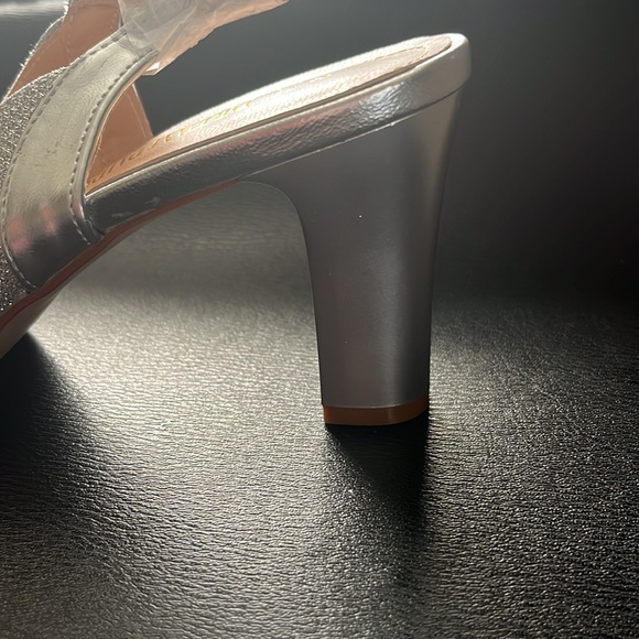 Dream Pairs silver wedged hill shoes - Picture 5 of 10